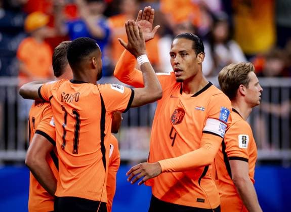 HOUSTON - Cody Gakpo of the Netherlands and Virgil van Dijk of the Netherlands celebrate the 3-0 during the 2026 FIFA World Cup, WM, Weltmeisterschaft, Fussball Group F match between the Netherlands and Sweden at Houston Stadium on June 20, 2026, in Houston, United States. ROBIN VAN LONKHUIJSEN ANP FIFA World Cup 2026 group stage 2026 xVIxANPxSportx xxANPxIVx 561562232 originalFilename: 561562232.jpg