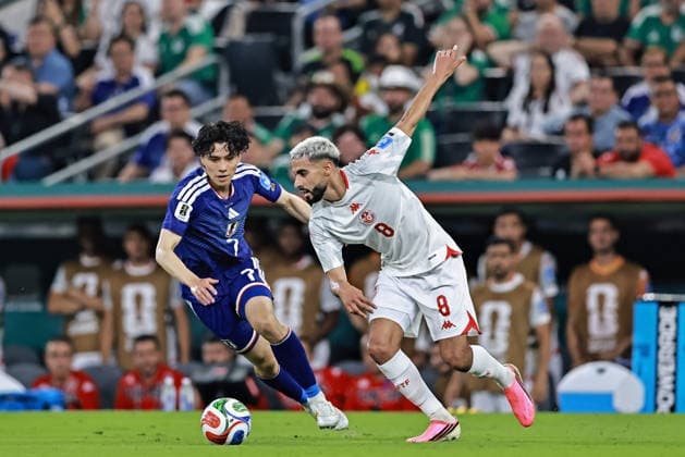 June 20, 2026, Monterrey, Mexico: Elias Saad of Tunisia battles for possession ball with Takefusa Kubo of Japan during the match between Tunisia and Japan for the 2st round of the group F of the FIFA World Cup, WM, Weltmeisterschaft, Fussball 2026 at Monterrey Stadium on June 20, 2026 in Monterrey, Mexico. Photo: DiaEsportivo Monterrey Mexico - ZUMAh208 20260620_zsp_h208_032 Copyright: xHeulerxAndreyx