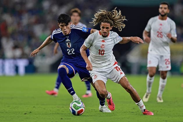 June 20, 2026, Monterrey, Mexico: Hannibal Mejbri of Tunisia battles for possession ball with Takehiro Tomiyasu of Japan during the match between Tunisia and Japan for the 2st round of the group F of the FIFA World Cup, WM, Weltmeisterschaft, Fussball 2026 at Monterrey Stadium on June 20, 2026 in Monterrey, Mexico. Photo: DiaEsportivo Monterrey Mexico - ZUMAh208 20260620_zsp_h208_033 Copyright: xHeulerxAndreyx