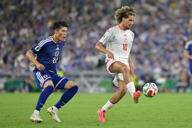 FIFA World Cup, WM, Weltmeisterschaft, Fussball 2026 - Group F - Tunisia vs. Japan Hannibal Mejbri (R) of Tunisia vies for the ball with Takehiro Tomiyasu (L) of Japan during the 2026 FIFA World Cup group F soccer match between Tunisia and Japan at BBVA Stadium in Monterrey, Mexico, 20 June 2026. Monterrey Mexico  Copyright: xMiguelxSierrax