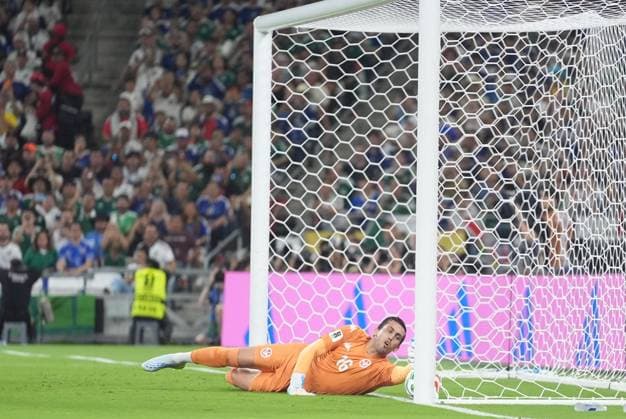 Tunisia v Japan - FIFA World Cup, WM, Weltmeisterschaft, Fussball 2026 - Group F MONTERREY, MEXICO - JUNE 20: Goalkeeper Aymen Dahmen of Tunisia saves the ball during the 2026 FIFA World Cup First Stage Group F match between Tunisia and Japan at Estadio BBVA (Monterrey Stadium) in Monterrey, Mexico on June 20, 2026. Juancho Torres Anadolu Nuevo Leon Mexico. Editorial use only. Please get in touch for any other usage.  Copyright: x2026xAnadoluxJuanchoxTorresx