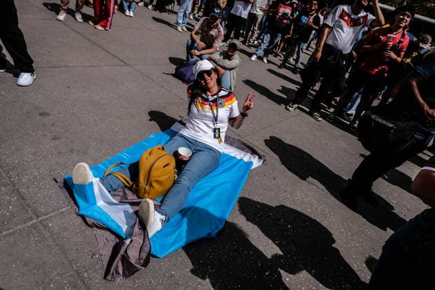 June 20, 2026, Mexico City, Mexico City, Mexico: German and Mexican fans watch the Germany vs. Ivory Coast match at the Fan Fest in Mexico City. At the event, fans play soccer, participate in contests, and enjoy the games on giant screens. Mexico City Mexico - ZUMAqp1_ 0859627380st Copyright: xHectorxAdolfoxQuintanarxPerezx