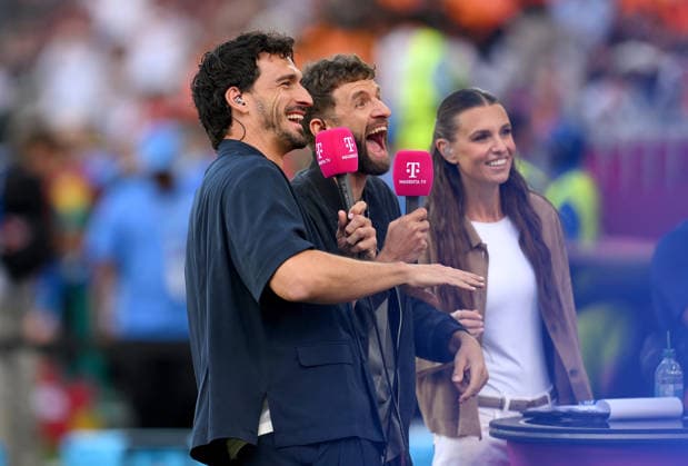 Fussball FIFA WM 2026 Vorrunde Gruppe E in Toronto Deutschland - Elfenbeinkueste 20.06.2026 Magenta TV Experten Matts Hummels (li.) mit Thomas Mueller (re.) *** Soccer