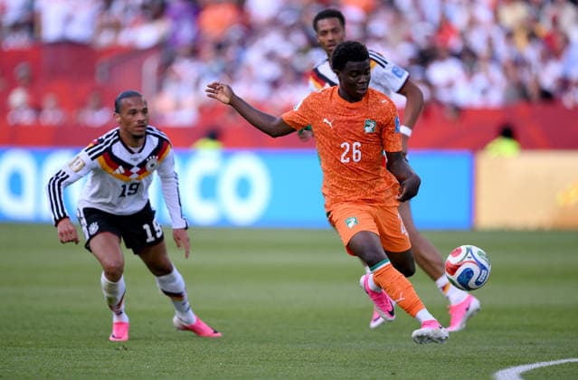 Fussball FIFA WM 2026 Vorrunde Gruppe E in Toronto Deutschland - Elfenbeinkueste 20.06.2026 Christ Inao Oulai (re, Elfenbeinkueste) Leroy Sane (li, Deutschland) *** Soccer