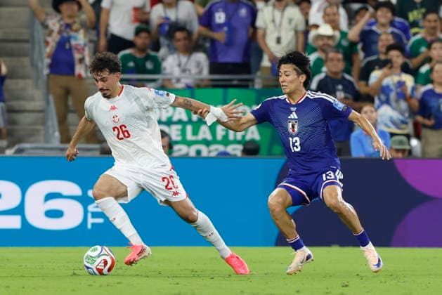 FIFA World Cup, WM, Weltmeisterschaft, Fussball 2026 - Group F - Tunisia vs. Japan Sebastian Tounekti (L) of Tunisia in action against Keito Nakamura (R) of Japan during the 2026 FIFA World Cup Group F soccer match between Tunisia and Japan at the at BBVA stadium in Monterrey, Mexico, 20 June 2026. Monterrey Mexico  Copyright: xSashenkaxGutiérrezx