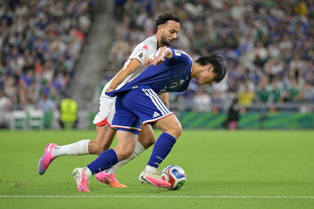 FIFA World Cup, WM, Weltmeisterschaft, Fussball 2026 - Group F - Tunisia vs. Japan Montassar Talbi (behind) of Tunisia vies for the ball with Ayase Ueda (C) of Japan during the 2026 FIFA World Cup group F soccer match between Tunisia and Japan at BBVA Stadium in Monterrey, Mexico, 20 June 2026. Monterrey Mexico  Copyright: xMiguelxSierrax