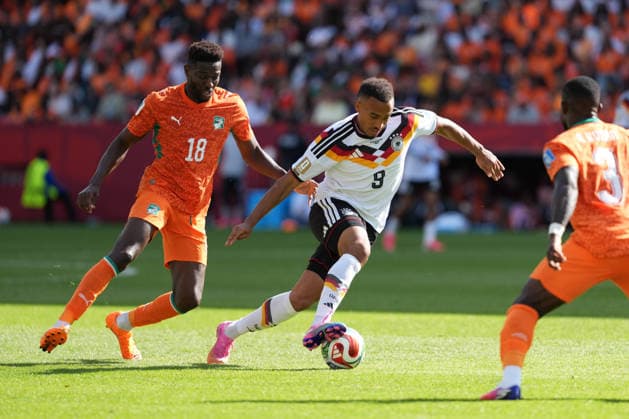 Ivory Coast vs Germany FIFA World Cup, WM, Weltmeisterschaft, Fussball Group G Match Jamie Leweling 09 of Germany is pressured by Ibrahim Sangare 18 of Ivory Coast during the 2026 FIFA World Cup Group E match between Germany and Ivory Coast at Toronto Stadium. on June 20, 2026 in Toronto, Canada. (Photo by Leonardo Ramirez Eyepix Group) Copyright: xLeonardoxRamirezx xEyepixxGroupx LR20062026-09109