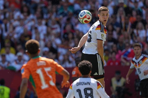 Ivory Coast vs Germany FIFA World Cup, WM, Weltmeisterschaft, Fussball Group G Match Nico Schlotterbeck 15 of Germany heads the ball during the 2026 FIFA World Cup Group E match between Germany and Ivory Coast at Toronto Stadium. on June 20, 2026 in Toronto, Canada. (Photo by Leonardo Ramirez Eyepix Group) Copyright: xLeonardoxRamirezx xEyepixxGroupx LR20062026-06132