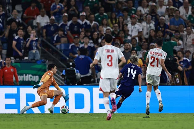 June 20, 2026, Monterrey, Mexico: Goalkeeper Aymen Dahmen of Tunisia did not prevent Japan s third goal, scored by Junya Ito during the match between Tunisia and Japan for the 2st round of the group F of the FIFA World Cup, WM, Weltmeisterschaft, Fussball 2026 at Monterrey Stadium on June 20, 2026 in Monterrey, Mexico. Photo: DiaEsportivo Monterrey Mexico - ZUMAh208 20260620_zsp_h208_045 Copyright: xHeulerxAndreyx