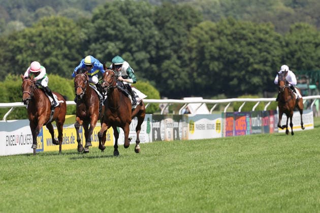 20.06.2026, Duesseldorf, Nordrhein-Westfalen, GER - Kisha mit Benjamin Marie (gruene Kappe) gewinnt. Galopprennbahn Duesseldorf-Grafenberg. (Pferd, Jockey, Kisha, Marie, Sieg, Ziel, Zielankunft) 260620SG713DUESSELDORF.JPG