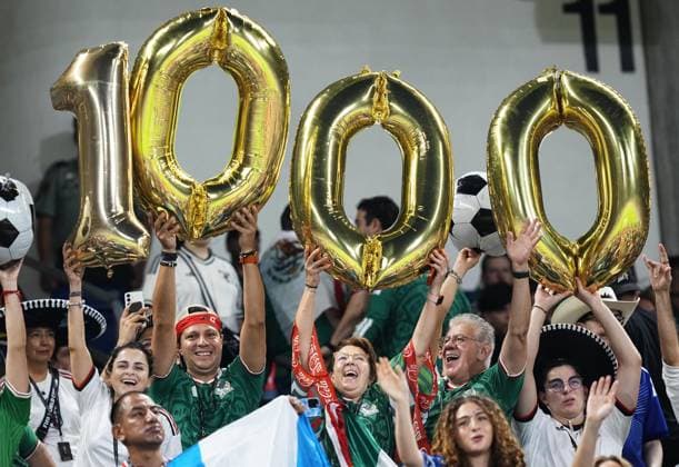 Football: 2026 World Cup Spectators cheer ahead of a World Cup Group F football match between Japan and Tunisia, the 1,000th match of the FIFA World Cup, WM, Weltmeisterschaft, Fussball at Monterrey Stadium in Guadalupe, Mexico, on June 20, 2026.  A14AA0005619588P