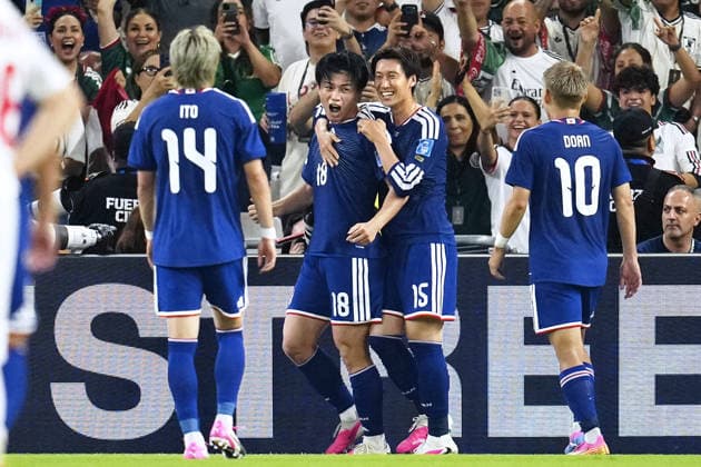Football: 2026 World Cup Japan s Ayase Ueda (18) celebrates with Daichi Kamada (15) after scoring the team s second goal in the first half of a World Cup Group F football match against Tunisia at Monterrey Stadium in Guadalupe, Mexico, on June 20, 2026.  A14AA0005619627P