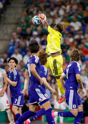 FIFA World Cup, WM, Weltmeisterschaft, Fussball 2026 TUNISIA VS JAPAN FIFA WORLD CUP 2026 TUNISIA VS JAPAN TUNISIA VS JAPAN 20062026 MONTERREY, NUEVO LEON. Action photo of Zion Suzuki goalkeeper of Japan (1), during Round 1 Group F game of the FIFA World Cup 2026, held at the Estadio Monterrey of Monterrey, Nuevo Leon. Foto de accion de Zion Suzuki arquero de Japon (1) durante juego de Ronda 1 del Grupo F de la Copa del Mundo 2026 de la FIFA, celebrado en el Estadio Monterrey de Monterrey, Nuevo Leon. PHOTO BY IMAGENSHOP AGENCIA FOTOGRAFICA MONTERREY NUEVO LEON MEXICO *** FIFA WORLD CUP 2026 TUNISIA VS JAPAN FIFA WORLD CUP 2026 TUNISIA VS JAPAN TUNISIA VS JAPAN 20062026 MONTERREY, NUEVO LEON Action photo of Zion Suzuki, goalkeeper for Japan 1, during a Round 1 Group F match of the 2026 FIFA World Cup, held at the Estadio Monterrey in Monterrey, Nuevo León Action photo of Zion Suzuki, goalkeeper for Japan 1, during a Round 1 Group F match of the 2026 FIFA World Cup, held at the Estadio Monterrey in Monterrey, Nuevo León PHOTO BY IMAGENSHOP PHOTO AGENCY MONTERREY, NUEVO LEÓN, MEXICO,detected_source_language Copyright: xYOALIxMARTINEZx
