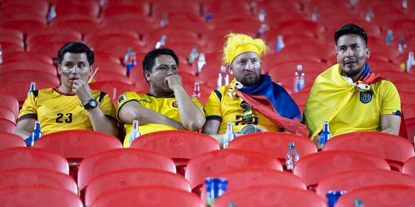 June 20, 2026, Kansas City, Mo: Ecuador fans sit in disbelief after their team played to a draw against Curacao during a World Cup group stage match in Kansas City, Missouri, on Saturday, June 20, 2026. Kansas City - ZUMAm67_ 0859637372st Copyright: xTravisxHeyingx