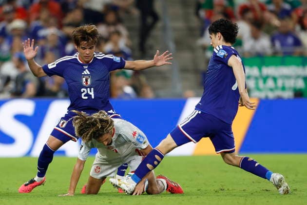 FIFA World Cup, WM, Weltmeisterschaft, Fussball 2026 - Group F - Tunisia vs. Japan Elias Achouri (C) of Tunisia in action against Kaishu Sano (L) and Ao Tanaka (R) of Japan during the 2026 FIFA World Cup Group F soccer match between Tunisia and Japan at the at BBVA stadium in Monterrey, Mexico, 20 June 2026. Monterrey Mexico  Copyright: xSashenkaxGutierrezx