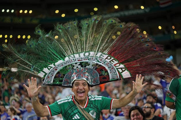 June 20, 2026, Monterrey, Mexico: A Mexican fan poses for a photo moments before the match the match between Tunisia and Japan for the 2st round of the group F of the FIFA World Cup, WM, Weltmeisterschaft, Fussball 2026 at Monterrey Stadium on June 20, 2026 in Monterrey, Mexico. Photo: DiaEsportivo Monterrey Mexico - ZUMAh208 20260620_zsp_h208_058 Copyright: xHeulerxAndreyx