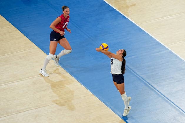 USA v Italy - FIVB Women s Nations League 2026 Madison Banks and Alexis Rodriguez of the United States during the match against Italy at the FIVB Women s Nations League 2026 in Pasig City, Philippines, on June 20, 2026. The United States wins in straight sets, 27-25, 25-20, 25-16. Pasig City Philippines  Copyright: xJanxKristopherxEsguerrax originalFilename:esguerra-usavsita260620_nphgt.jpg