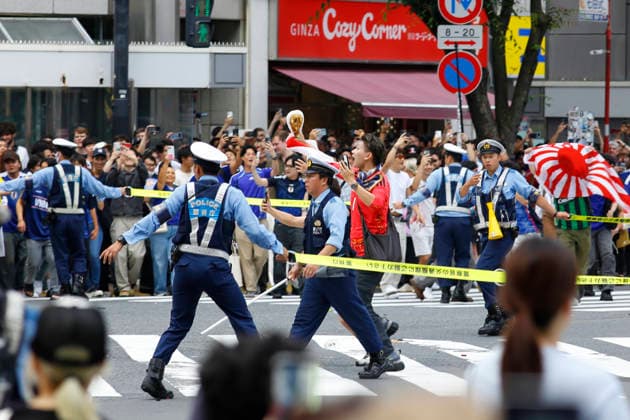 June 21, 2026, Tokyo, Japan: Police officers control the famous Shibuya Scramble Crossing as Japanese soccer fans gather to celebrate Japan s victory over Tunisia in Tokyo. The Tokyo Metropolitan Police protected the world-famous pedestrian crossing after Japan defeated Tunisia (4Ã¢â‚¬0) in a FIFA World Cup, WM, Weltmeisterschaft, Fussball 2026 Group F match. Japan Celebrates 4Ã¢â‚¬0 World Cup Victory At Shibuya Crossing  - ZUMAm191 20260621_aap_m191_018 Copyright: xRodrigoxReyesxMarinx