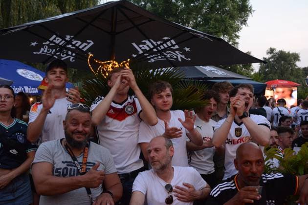 Public View Of WM Game Between German Vers Ivory Coast In Cologne People watch the World Cup game between Germany and Ivory Coast in a beer garden in Cologne, Germany, on June 20, 2026. cologne Germany  Copyright: xYingxTangx originalFilename:tang-publicvi260620_npPGS.jpg