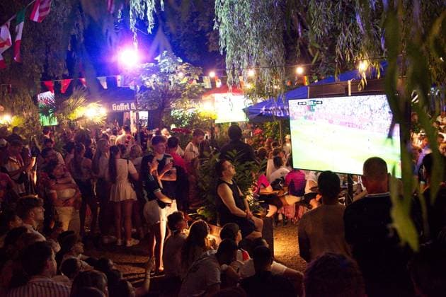 Public View Of WM Game Between German Vers Ivory Coast In Cologne People watch the World Cup game between Germany and Ivory Coast in a beer garden in Cologne, Germany, on June 20, 2026. cologne Germany  Copyright: xYingxTangx originalFilename:tang-publicvi260620_npdfY.jpg