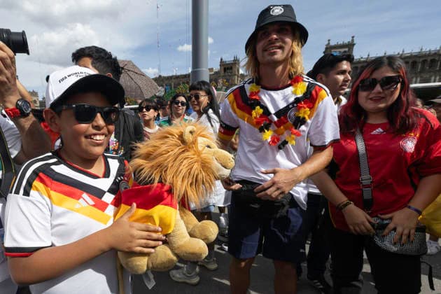 Germany Vs Ivory Coast Fan Fest At The Zocalo In Mexico City Supporters and fans of various nationalities watch the 2026 FIFA World Cup, WM, Weltmeisterschaft, Fussball match between Germany and Ivory Coast at the Fan Fest set up in the Zocalo in Mexico City, Mexico, on June 20, 2026. Attendees celebrate Germany s 2-1 victory in the Group E match while participating in activities organized for fans throughout the tournament. Mexico City Mexico  Copyright: xCristianxLeyvax originalFilename:leyva-notitle260620_npDO1.jpg