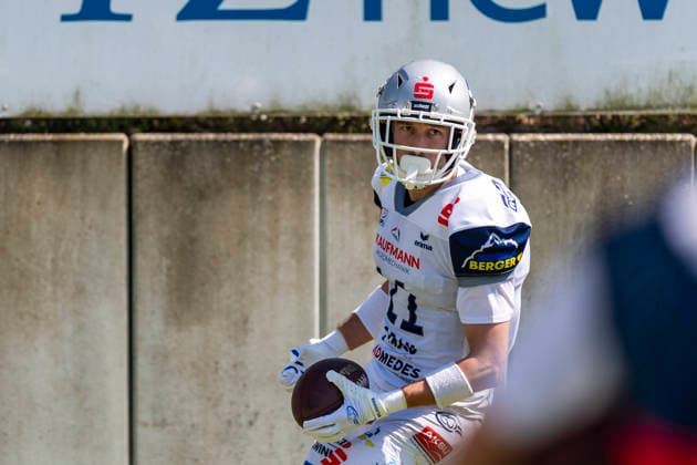 Touchdown von Luca Maximilian Faschian (Pforzheim Wilddogs, WR, 11) GER, Pforzheim Wilddogs vs Allgaeu Comets, American Football, GFL, Saison 2026, Week 07, 20.06.2026, GER, Pforzheim Wilddogs vs Allgaeu Comets, American Football, GFL, Saison 2026, Week 07, 20.06.2026, Pforzheim *** Touchdown by Luca Maximilian Faschian, Pforzheim Wilddogs, WR, 11 GER, Pforzheim Wilddogs vs. Allgäu Comets, American Football, GFL, 2026 Season, Week 07, June 20, 2026, GER, Pforzheim Wilddogs vs. Allgäu Comets, American football, GFL, 2026 season, Week 07, June 20, 2026, Pforzheim,detected_source_language Copyright: xEibner-Pressefoto FlorianxWolfx EP_FWF