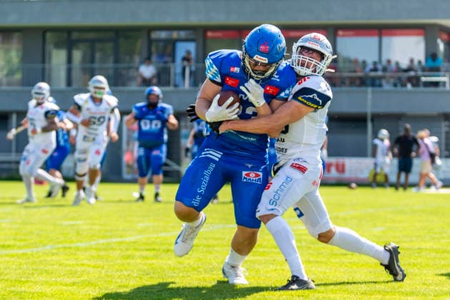 Leon Knoop (Allgaeu Comets, TE, 83) mit Konstantin Katz (Pforzheim Wilddogs, DB, 15) GER, Pforzheim Wilddogs vs Allgaeu Comets, American Football, GFL, Saison 2026, Week 07, 20.06.2026, GER, Pforzheim Wilddogs vs Allgaeu Comets, American Football, GFL, Saison 2026, Week 07, 20.06.2026, Pforzheim *** Leon Knoop, Allgäu Comets, TE, 83, with Konstantin Katz, Pforzheim Wilddogs, DB, 15, GER, Pforzheim Wilddogs vs. Allgäu Comets, American football, GFL, 2026 season, Week 07, June 20, 2026, GER, Pforzheim Wilddogs vs. Allgäu Comets, American Football, GFL, 2026 Season, Week 07, June 20, 2026, Pforzheim,detected_source_language Copyright: xEibner-Pressefoto FlorianxWolfx EP_FWF