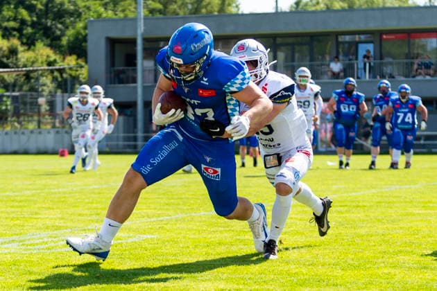 Leon Knoop (Allgaeu Comets, TE, 83) mit Konstantin Katz (Pforzheim Wilddogs, DB, 15) GER, Pforzheim Wilddogs vs Allgaeu Comets, American Football, GFL, Saison 2026, Week 07, 20.06.2026, GER, Pforzheim Wilddogs vs Allgaeu Comets, American Football, GFL, Saison 2026, Week 07, 20.06.2026, Pforzheim *** Leon Knoop, Allgäu Comets, TE, 83, with Konstantin Katz, Pforzheim Wilddogs, DB, 15, GER, Pforzheim Wilddogs vs. Allgäu Comets, American football, GFL, 2026 season, Week 07, June 20, 2026, GER, Pforzheim Wilddogs vs. Allgäu Comets, American Football, GFL, 2026 Season, Week 07, June 20, 2026, Pforzheim,detected_source_language Copyright: xEibner-Pressefoto FlorianxWolfx EP_FWF