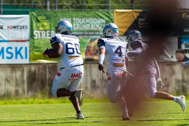 Interception und Pick-Six von Nathan Kalemba (Pforzheim Wilddogs, DL, 60) mit Marcel Barth (Pforzheim Wilddogs, DB, 4) GER, Pforzheim Wilddogs vs Allgaeu Comets, American Football, GFL, Saison 2026, Week 07, 20.06.2026, GER, Pforzheim Wilddogs vs Allgaeu Comets, American Football, GFL, Saison 2026, Week 07, 20.06.2026, Pforzheim *** Interception and Pick Six by Nathan Kalemba (Pforzheim Wilddogs, DL, 60) and Marcel Barth (Pforzheim Wilddogs, DB, 4 GER), Pforzheim Wilddogs vs. Allgäu Comets, American Football, GFL, 2026 Season, Week 07, June 20, 2026, GER, Pforzheim Wilddogs vs. Allgäu Comets, American football, GFL, 2026 season, Week 07, June 20, 2026, Pforzheim,detected_source_language Copyright: xEibner-Pressefoto FlorianxWolfx EP_FWF