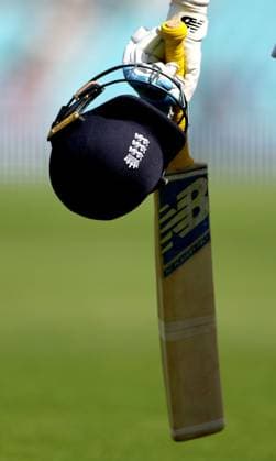 The helmet and bat of Joe Root of England before the start of play England v New Zealand, Second Test, Day Five, Rothesay Test Match Series, Cricket, The Kia Oval, London, UK - 21 Jun 2026London Kia Oval United Kingdom EDITORIAL USE ONLY No use with unauthorised audio, video, data, fixture lists, club league logos or live services. Online in-match use limited to 120 images, no video emulation. No use in betting, games or single club league player publications.  Copyright: xKieranxMcManus Shutterstockx 16928973a