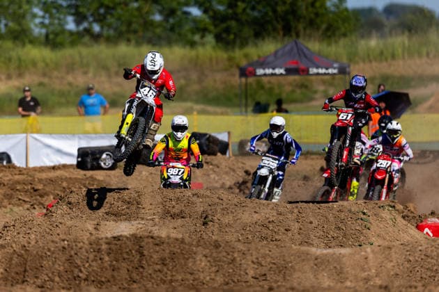 20.06.2026, GER, Motorsport Motocross Supercross, Maenner Frauen Junioren, Saison 2026, SX Series - Amateur Supercross, 1. Meisterschaftslauf Gräfentonna Start der SX 2 Klasse Finallauf, Kimi Schmidt Niklas Ihring 99958 Gemeinde Tonna OT Gräfent MX SX Motocrossstrecke Trai Thüringen Deutschland *** June 20, 2026, GER, Motorsports