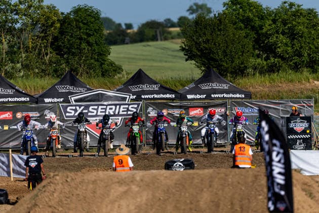 20.06.2026, GER, Motorsport Motocross Supercross, Maenner Frauen Junioren, Saison 2026, SX Series - Amateur Supercross, 1. Meisterschaftslauf Gräfentonna Start zum Finallauf der SX Pro, mit dabei Elias Stapel, Kevin Winkle, Marco Fleissig, Leo Paukovic, Jules Ammer, Christian Forderer 99958 Gemeinde Tonna OT Gräfent MX SX Motocrossstrecke Trai Thüringen Deutschland *** June 20, 2026, GER, Motorsports
