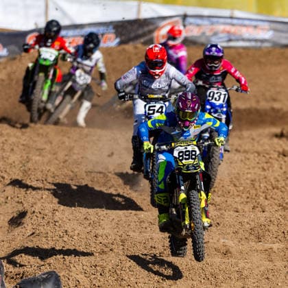 20.06.2026, GER, Motorsport Motocross Supercross, Maenner Frauen Junioren, Saison 2026, SX Series - Amateur Supercross, 1. Meisterschaftslauf Gräfentonna Start zum Finallauf der SX Pro, in Führung Elias Stapel vor Kevin Winkle und Marco Fleissig 99958 Gemeinde Tonna OT Gräfent MX SX Motocrossstrecke Trai Thüringen Deutschland *** June 20, 2026, GER, Motorsports