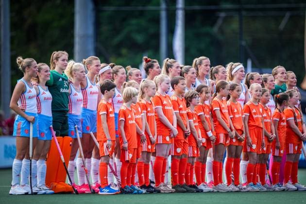 ROTTERDAM, 21-06-2026, HC Rotterdam, FIH Hockey Pro League Women, Season 2025-2026. Match between Netherlands and Spain (2nd match) , Picture shows line up during national anthem Netherlands - Spain (2nd match)  x204525462x Copyright: