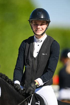 Theresa Singer 1ère sur Espri 4 à la remise du Prix Mairie du 7ème de la 12ème édition Longines Paris Eiffel Jumping au pied de la Tour Eiffel sur le Champ-de-Mars à Paris, France, le 212 juin 2026. Perusseau-Veeren Bestimage 7th Arrondissement Town Hall Prize during the 12th edition of the Longines Paris Eiffel Jumping at Champ-de-Mars near Eiffel Tower in Paris, France, on June 21, 2026. Paris France  Copyright: xPerusseau-Veerenx xBestimagexPerusseau-Veerenx xBestimagex
