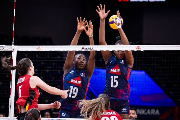 Belgium v France - 2026 FIVB Volleyball Women s Nations League ANKARA, TURKIYE - JUNE 21: France s Amandha Sylves (15) challenges Belgium players during the 2026 FIVB Volleyball Women s Nations League second-week match between Belgium and France at Ankara Sports Hall in Ankara, Turkiye, on June 21, 2026. Betul Abali Anadolu Ankara Turkey. Editorial use only. Please get in touch for any other usage.  Copyright: x2026xAnadoluxBetulxAbalix