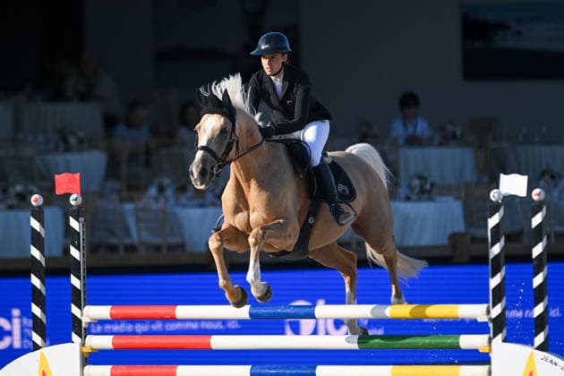 Tess Carmichael sur BERLIN S KOJAK participe au Prix Mairie du 7ème de de la 12ème édition Longines Paris Eiffel Jumping au pied de la Tour Eiffel sur le Champ-de-Mars à Paris, France, le 212 juin 2026. Perusseau-Veeren Bestimage 7th Arrondissement Town Hall Prize during the 12th edition of the Longines Paris Eiffel Jumping at Champ-de-Mars near Eiffel Tower in Paris, France, on June 21, 2026. Paris France  Copyright: xPerusseau-Veerenx xBestimagexPerusseau-Veerenx xBestimagex