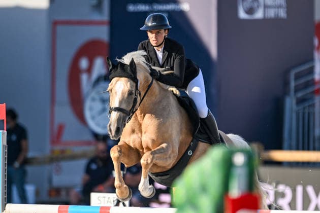 Tess Carmichael sur BERLIN S KOJAK participe au Prix Mairie du 7ème de de la 12ème édition Longines Paris Eiffel Jumping au pied de la Tour Eiffel sur le Champ-de-Mars à Paris, France, le 212 juin 2026. Perusseau-Veeren Bestimage 7th Arrondissement Town Hall Prize during the 12th edition of the Longines Paris Eiffel Jumping at Champ-de-Mars near Eiffel Tower in Paris, France, on June 21, 2026. Paris France  Copyright: xPerusseau-Veerenx xBestimagexPerusseau-Veerenx xBestimagex