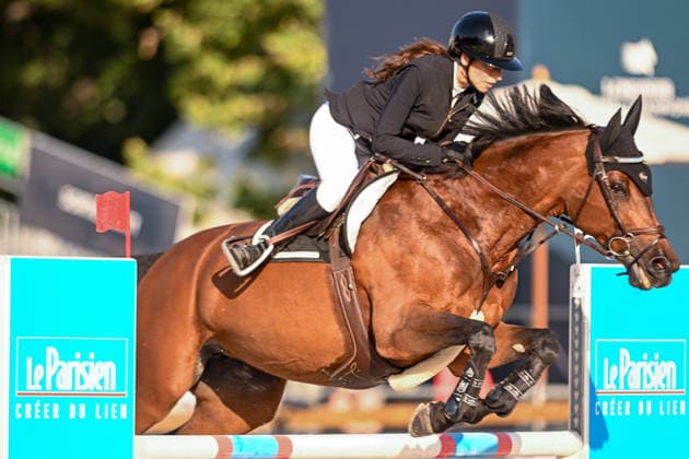 Sabine Maitrot Charmasson sur GUAPA-S participe au Prix Mairie du 7ème de de la 12ème édition Longines Paris Eiffel Jumping au pied de la Tour Eiffel sur le Champ-de-Mars à Paris, France, le 212 juin 2026. Perusseau-Veeren Bestimage 7th Arrondissement Town Hall Prize during the 12th edition of the Longines Paris Eiffel Jumping at Champ-de-Mars near Eiffel Tower in Paris, France, on June 21, 2026. Paris France  Copyright: xPerusseau-Veerenx xBestimagexPerusseau-Veerenx xBestimagex