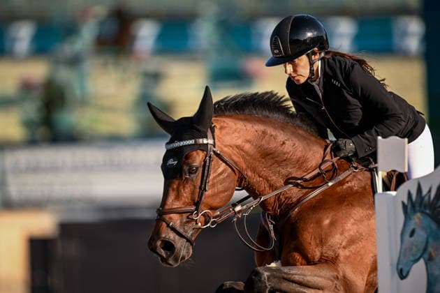 Sabine Maitrot Charmasson sur GUAPA-S participe au Prix Mairie du 7ème de de la 12ème édition Longines Paris Eiffel Jumping au pied de la Tour Eiffel sur le Champ-de-Mars à Paris, France, le 212 juin 2026. Perusseau-Veeren Bestimage 7th Arrondissement Town Hall Prize during the 12th edition of the Longines Paris Eiffel Jumping at Champ-de-Mars near Eiffel Tower in Paris, France, on June 21, 2026. Paris France  Copyright: xPerusseau-Veerenx xBestimagexPerusseau-Veerenx xBestimagex