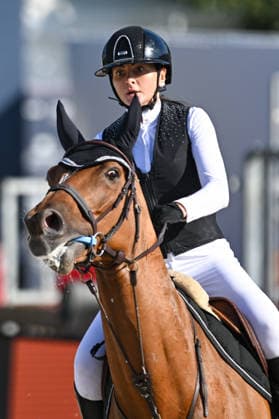 Caroline Baudry sur IN LOVE DES MAJUROS participe au Prix Mairie du 7ème de de la 12ème édition Longines Paris Eiffel Jumping au pied de la Tour Eiffel sur le Champ-de-Mars à Paris, France, le 212 juin 2026. Perusseau-Veeren Bestimage 7th Arrondissement Town Hall Prize during the 12th edition of the Longines Paris Eiffel Jumping at Champ-de-Mars near Eiffel Tower in Paris, France, on June 21, 2026. Paris France  Copyright: xPerusseau-Veerenx xBestimagexPerusseau-Veerenx xBestimagex