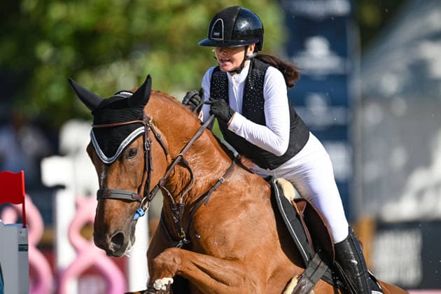 Caroline Baudry sur IN LOVE DES MAJUROS participe au Prix Mairie du 7ème de de la 12ème édition Longines Paris Eiffel Jumping au pied de la Tour Eiffel sur le Champ-de-Mars à Paris, France, le 212 juin 2026. Perusseau-Veeren Bestimage 7th Arrondissement Town Hall Prize during the 12th edition of the Longines Paris Eiffel Jumping at Champ-de-Mars near Eiffel Tower in Paris, France, on June 21, 2026. Paris France  Copyright: xPerusseau-Veerenx xBestimagexPerusseau-Veerenx xBestimagex