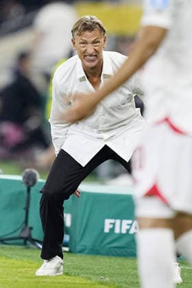 Football: 2026 World Cup Tunisia head coach Herve Renard instructs his players in the first half of a World Cup Group F football match against Japan at Monterrey Stadium in Guadalupe, Mexico, on June 20, 2026.  A14AA0005619704P