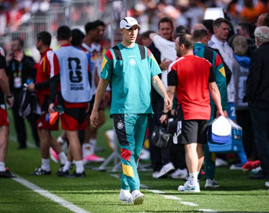 Fussball FIFA WM 2026 Vorrunde Gruppe E in Toronto Deutschland - Elfenbeinkueste 20.06.2026 Nico Schlotterbeck (Deutschland) nach dem Spiel in Badeschlappen *** Soccer