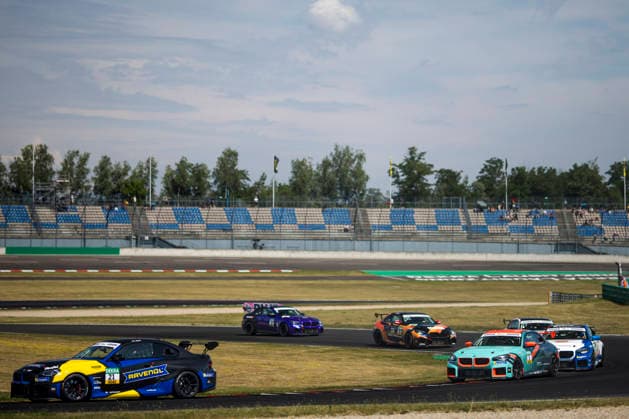 BMW M2 Cup, 1. + 2. Rennen DEKRA Lausitzring 2026 21 BMW M2 Racing, FK Performance Motorsport: Tatu Siipola, 3 BMW M2 Racing, Hofor Racing by Bonk Motorsport: Niklas Hirsch - picture by Gruppe C Photography Schipkau DEKRA Lausitzring Germany Copyright: xGruppexCxPhotographyx