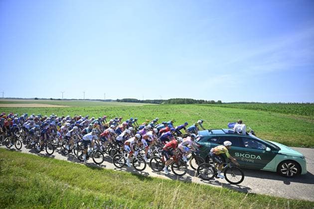 Baloise Belgium Tour 2026 Stage 5 HOEILAART, BELGIUM - JUNE 21 : Illustration picture of the start of the race during stage 5 of the 95th edition of Baloise Tour of Belgium an UCI ProSeries 2.Pro cycling road race stage for Men Elite of 183.6 km with start in Gingelom and finish in Hoeilaart on June 21, 2026 in Hoeilaart, Belgium, 21 06 2026 ( Motordriver Stephan Boone - Hoeilaart Belgium  Copyright: xTomasxSiskx