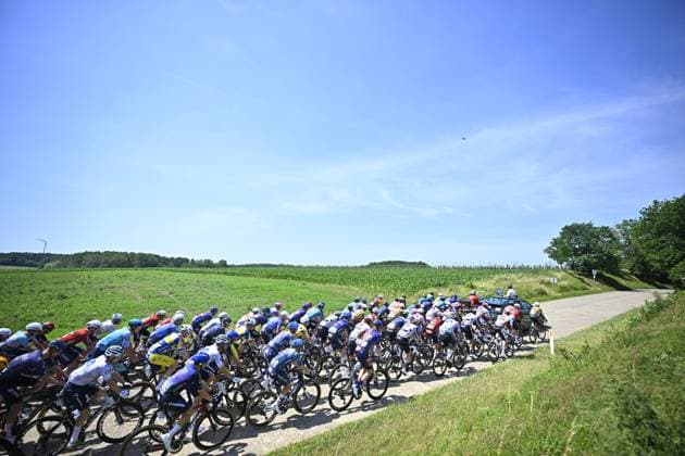 Baloise Belgium Tour 2026 Stage 5 HOEILAART, BELGIUM - JUNE 21 : Illustration picture of the start of the race during stage 5 of the 95th edition of Baloise Tour of Belgium an UCI ProSeries 2.Pro cycling road race stage for Men Elite of 183.6 km with start in Gingelom and finish in Hoeilaart on June 21, 2026 in Hoeilaart, Belgium, 21 06 2026 ( Motordriver Stephan Boone - Hoeilaart Belgium  Copyright: xTomasxSiskx