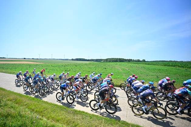 Baloise Belgium Tour 2026 Stage 5 HOEILAART, BELGIUM - JUNE 21 : Illustration picture of the start of the race during stage 5 of the 95th edition of Baloise Tour of Belgium an UCI ProSeries 2.Pro cycling road race stage for Men Elite of 183.6 km with start in Gingelom and finish in Hoeilaart on June 21, 2026 in Hoeilaart, Belgium, 21 06 2026 ( Motordriver Stephan Boone - Hoeilaart Belgium  Copyright: xTomasxSiskx