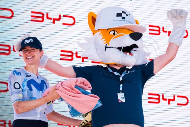 VILLARS-SUR-OLLON, SWITZERLAND - JUNE 21: Marlen Reusser of Switzerland and Movistar Team with his director Kelvin Dekker after the 89th Tour de Suisse 2026 on June 21, 2026 in Villars-sur-Ollon, Switzerland. *** VILLARS SUR OLLON, SWITZERLAND, JUNE 21 Marlen Reusser of Switzerland and the Movistar Team with his sports director Kelvin Dekker after the 89th Tour de Suisse 2026 on June 21, 2026, in Villars sur Ollon, Switzerland,detected_source_language Copyright: xJustPictures.ch PascalxvonxBürenx jp-en-EuSpIm-Pavo_Fotografie-00813