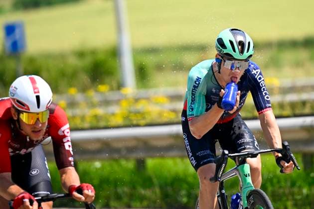 Baloise Belgium Tour 2026 Stage 5 HOEILAART, BELGIUM - JUNE 21 : Rider of Team Decathlon CMA CGM drinking during stage 5 of the 95th edition of Baloise Tour of Belgium an UCI ProSeries 2.Pro cycling road race stage for Men Elite of 183.6 km with start in Gingelom and finish in Hoeilaart on June 21, 2026 in Hoeilaart, Belgium, 21 06 2026 ( Motordriver Stephan Boone - Hoeilaart Belgium  Copyright: xTomasxSiskx